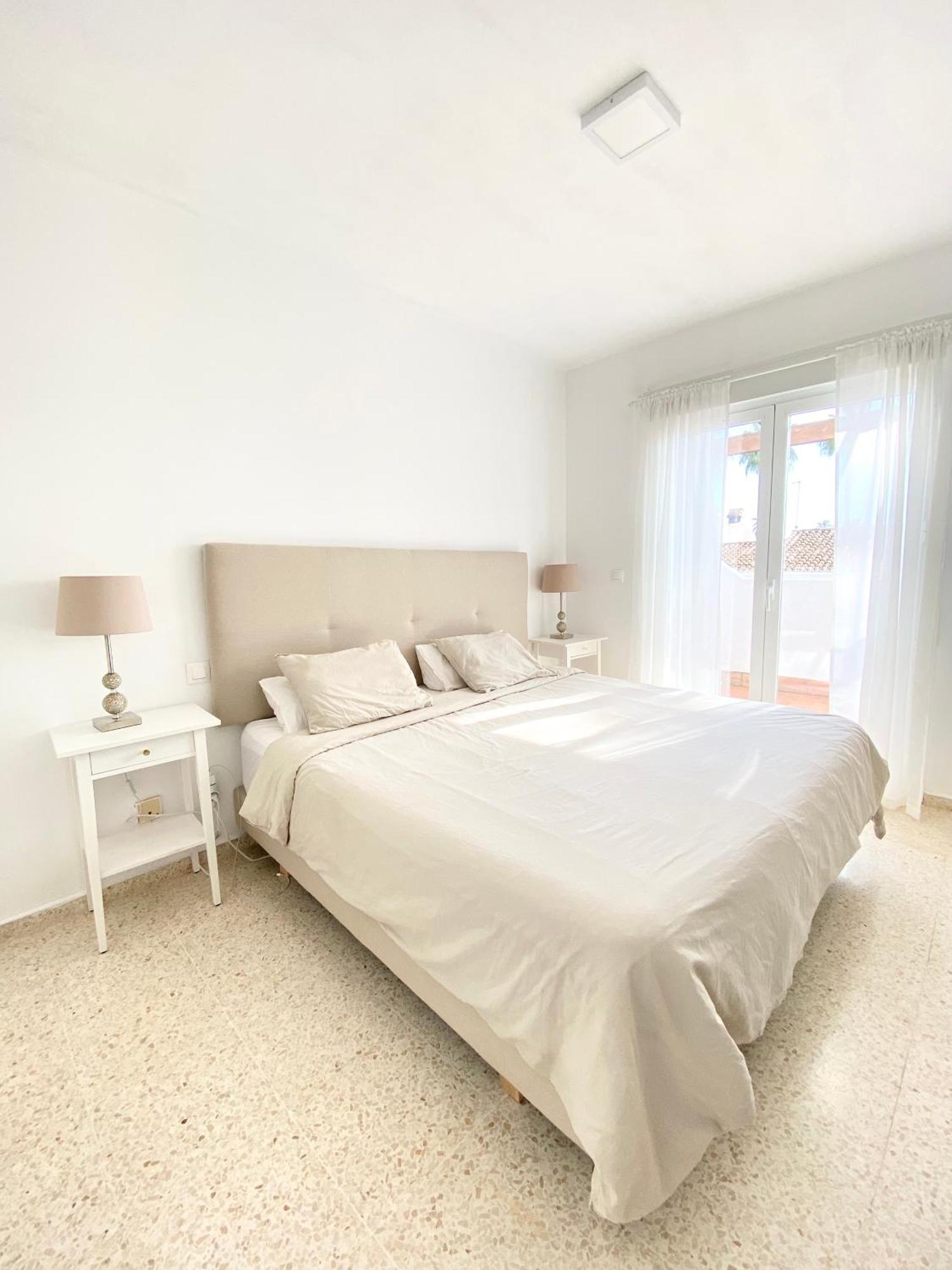 Townhouse W/Sea View & Garden Villa เอสเตโปนา ภายนอก รูปภาพ
