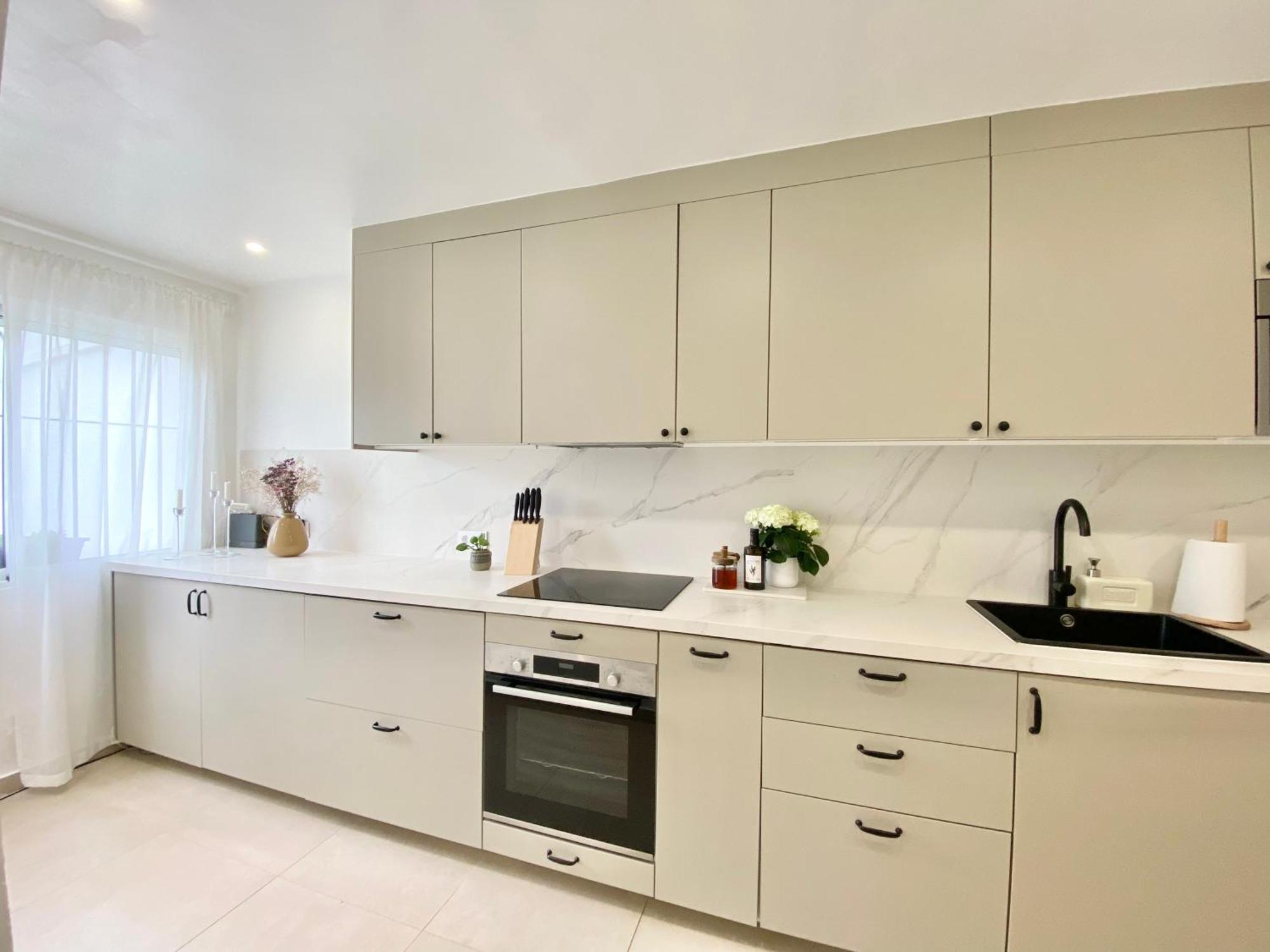 Townhouse W/Sea View & Garden Villa เอสเตโปนา ภายนอก รูปภาพ
