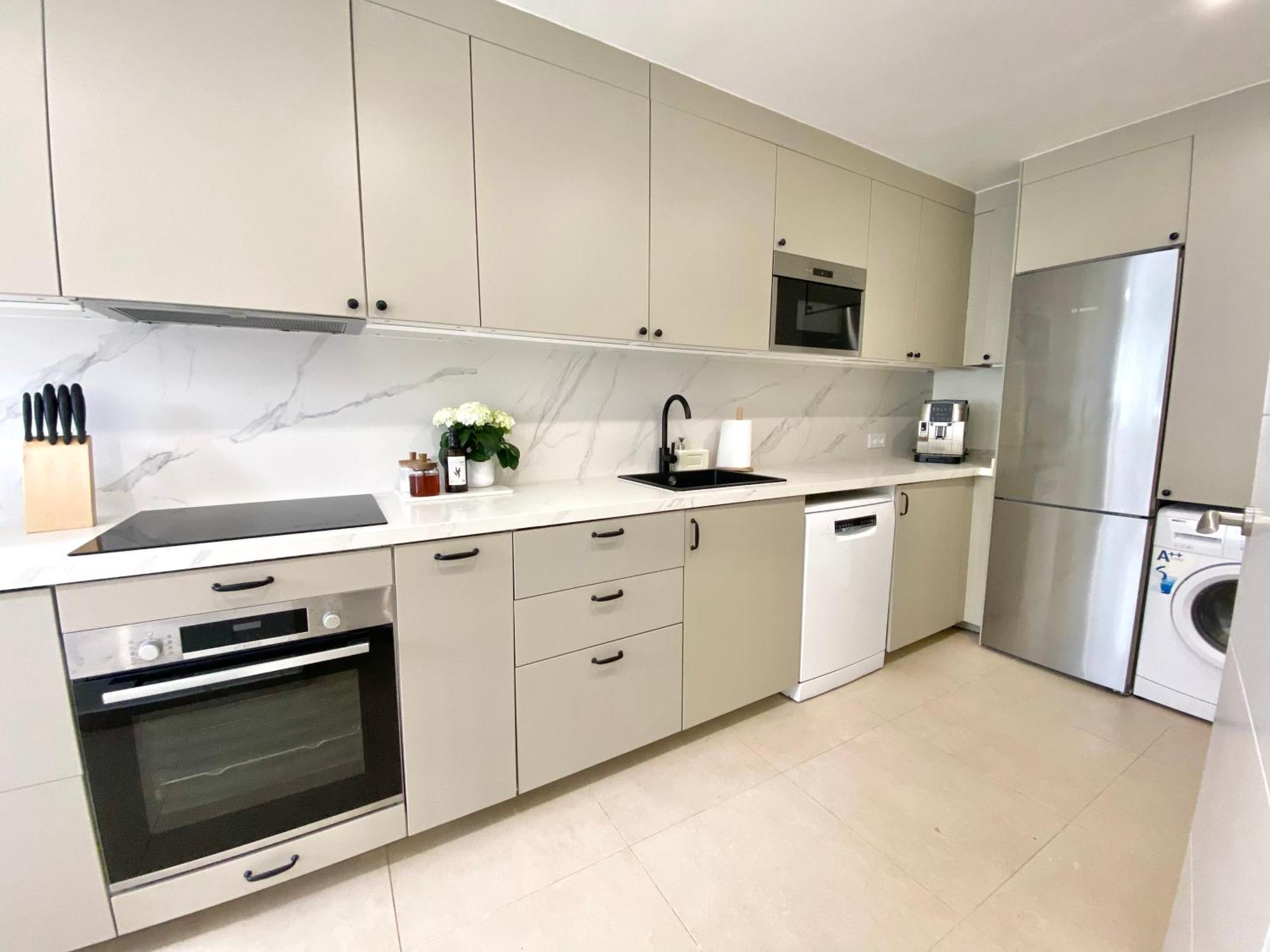 Townhouse W/Sea View & Garden Villa เอสเตโปนา ภายนอก รูปภาพ